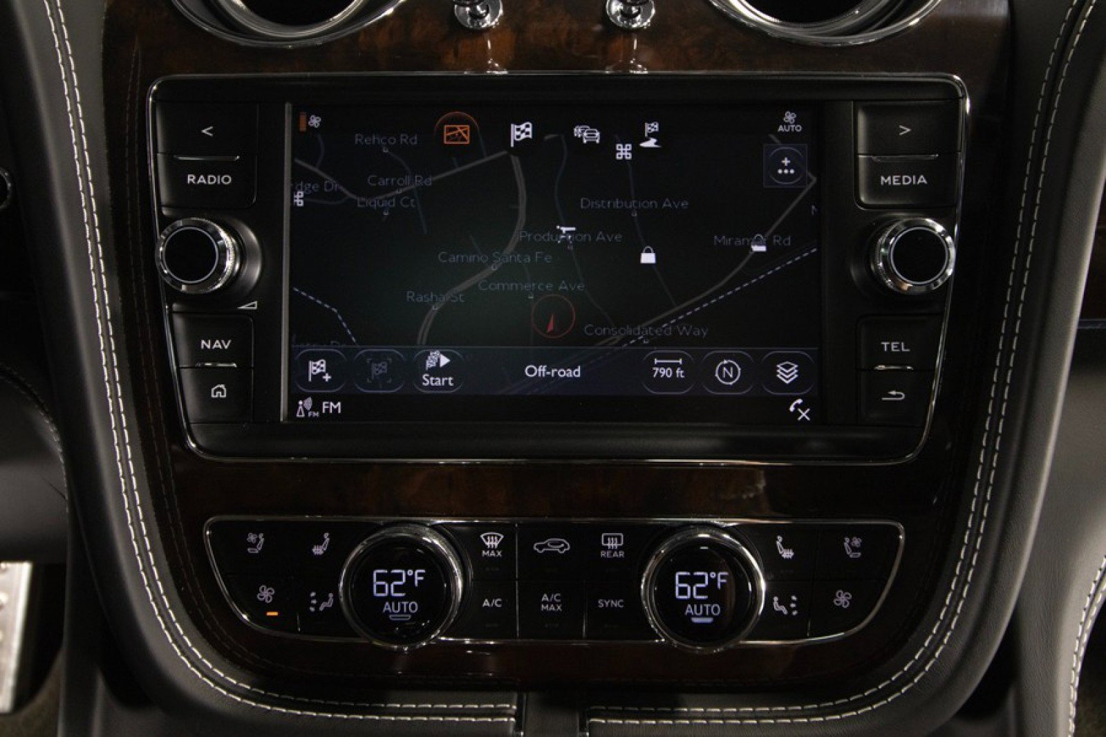 Used 2017 Bentley Bentayga image 29