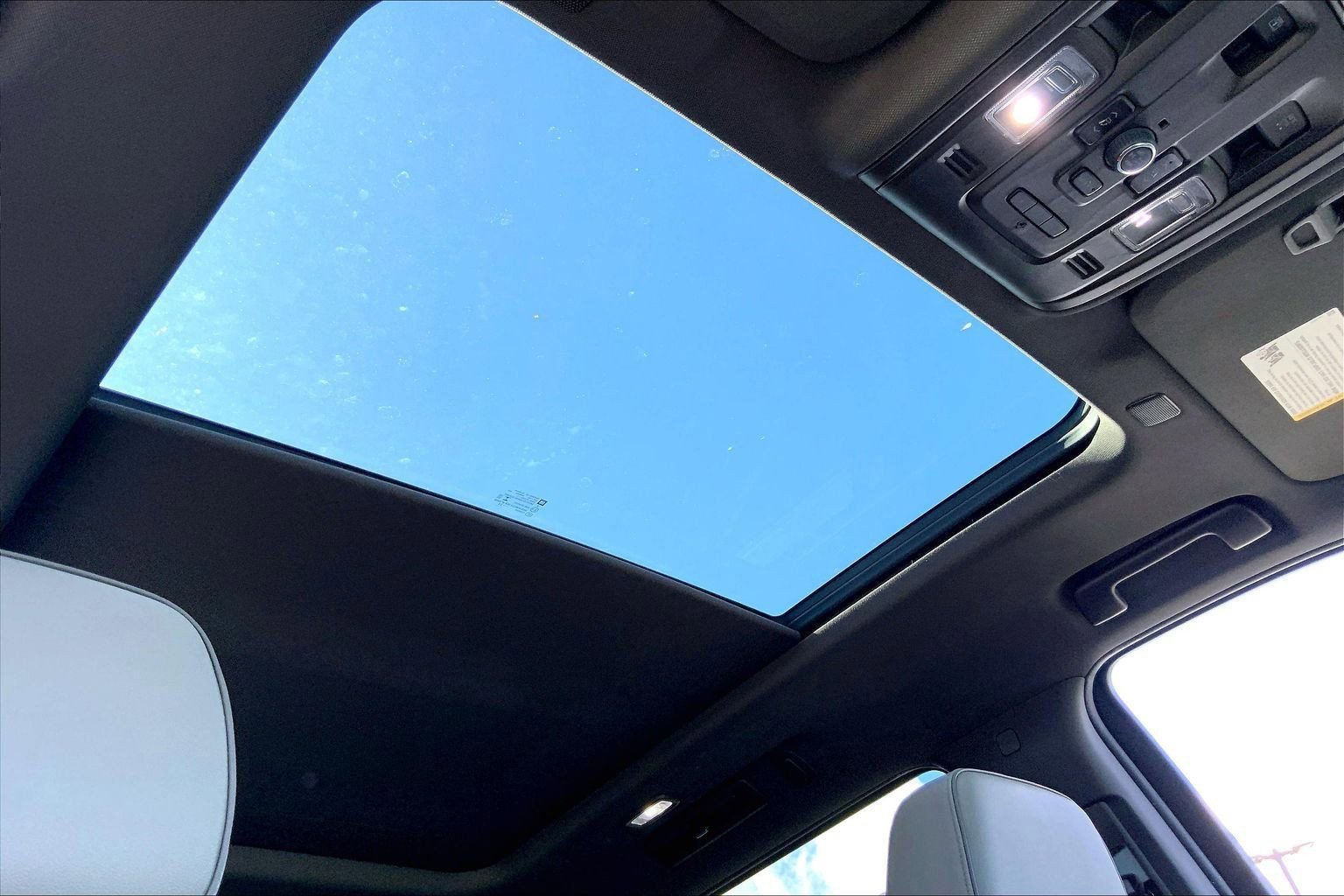 Used 2022 GMC Yukon SLT w/ SLT Premium Package image 13