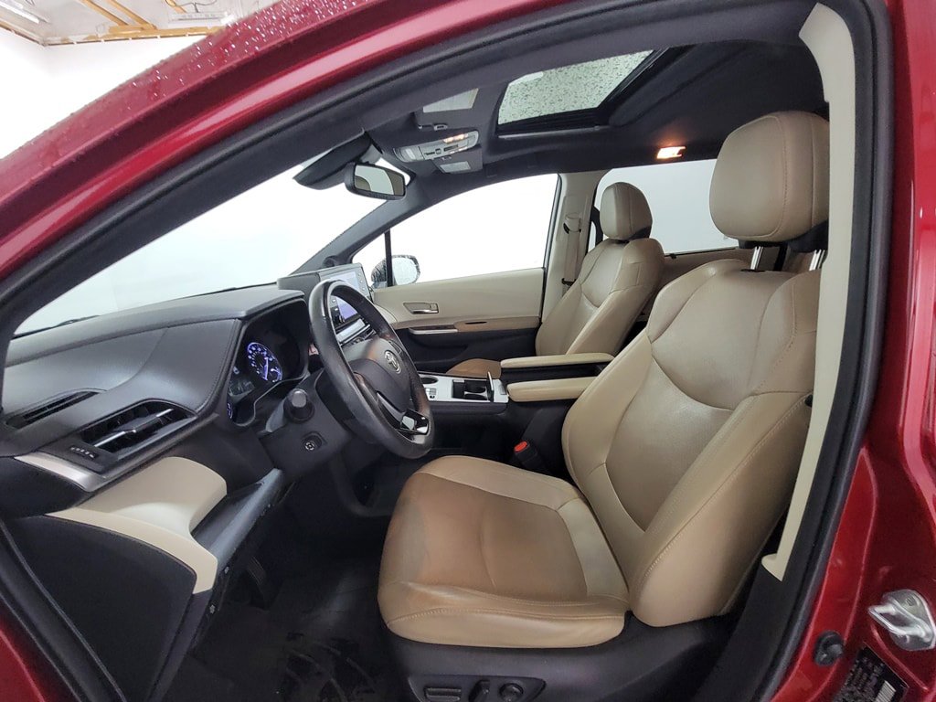 Used 2021 Toyota Sienna Limited FWD image 14