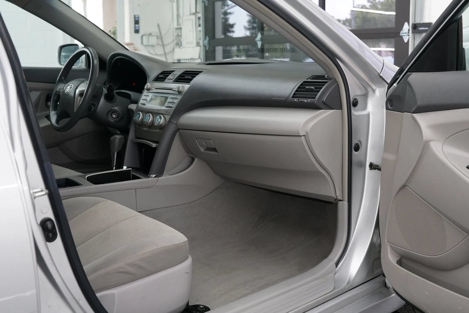 Used 2009 Toyota Camry LE FWD image 29