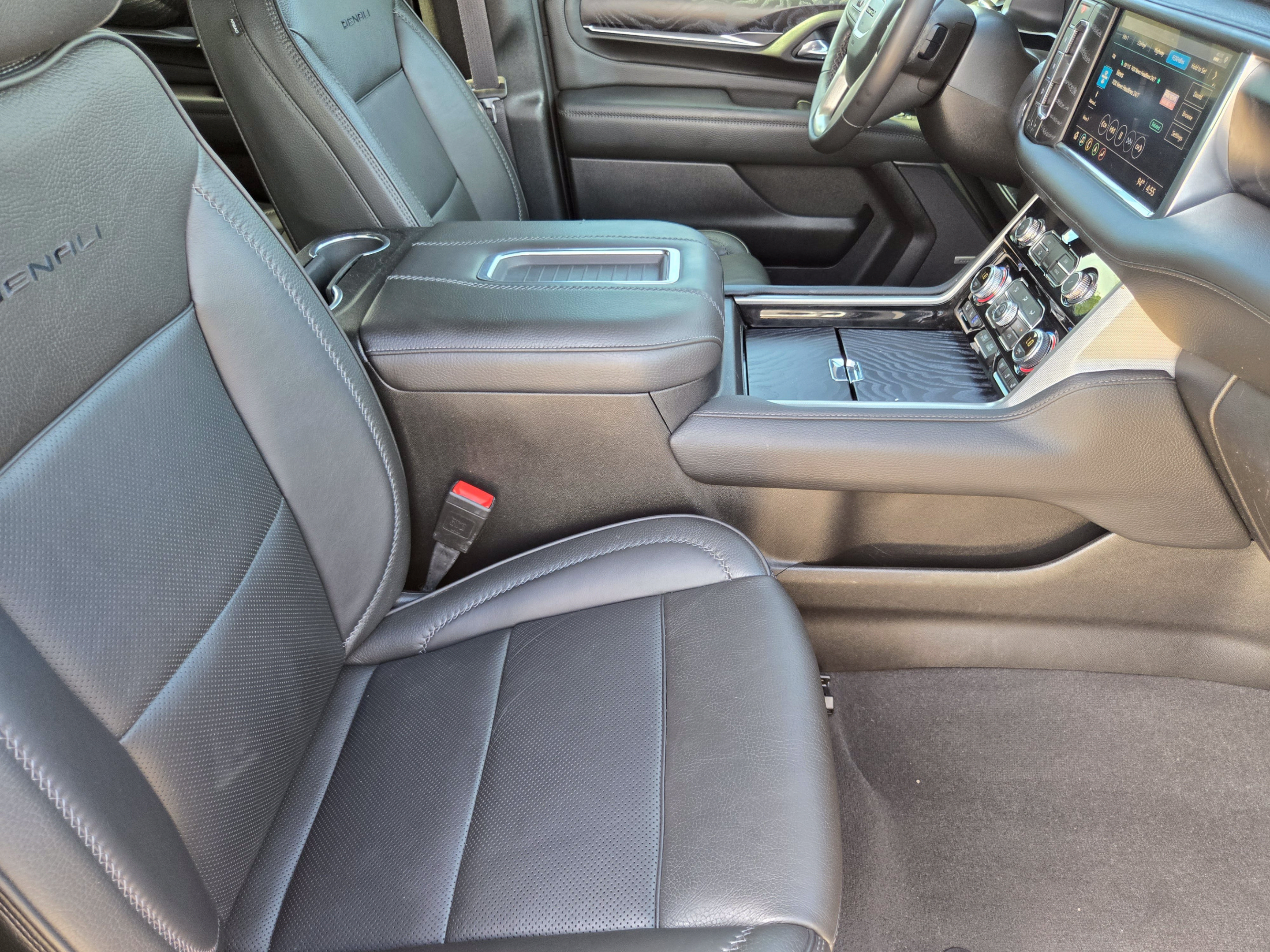 Used 2021 GMC Yukon XL Denali AWD/4WD image 10