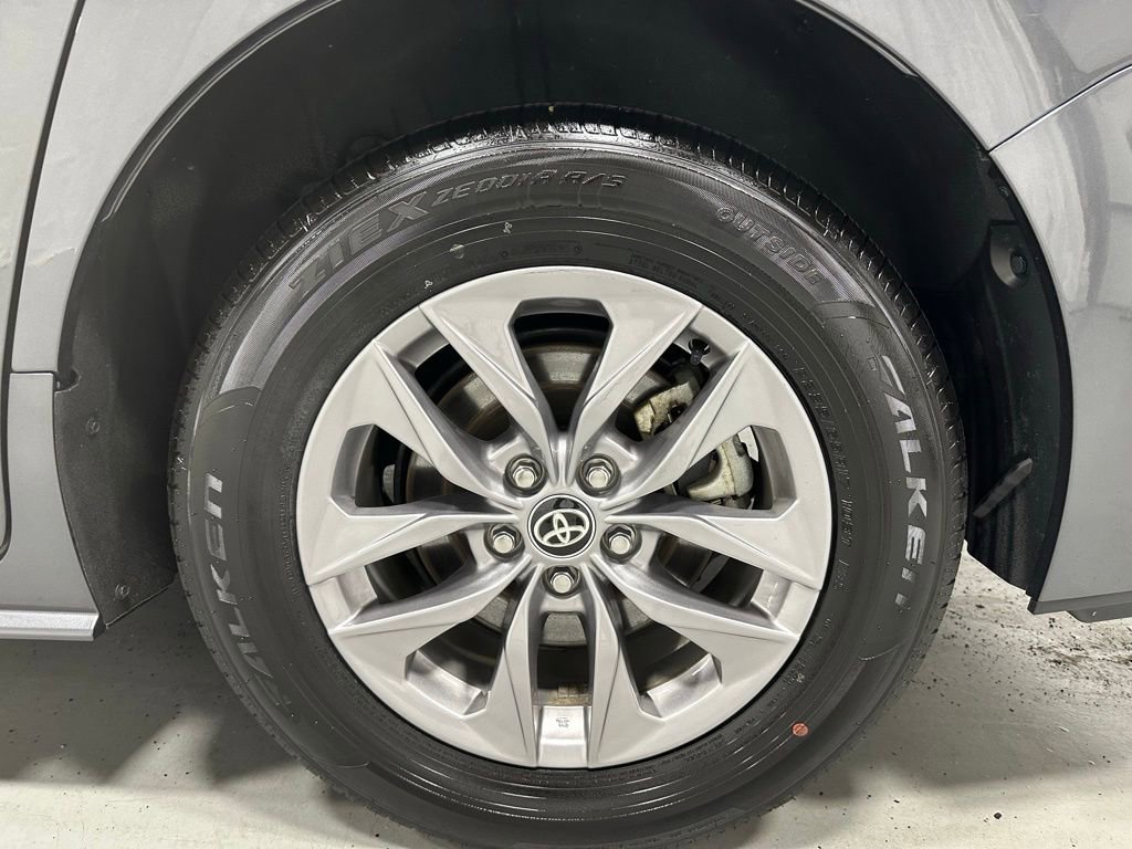 Used 2025 Toyota Sienna LE image 67