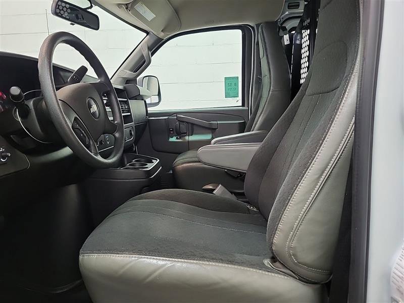 Used 2024 Chevrolet Express 2500 w/ Driver Convenience Package RWD image 7