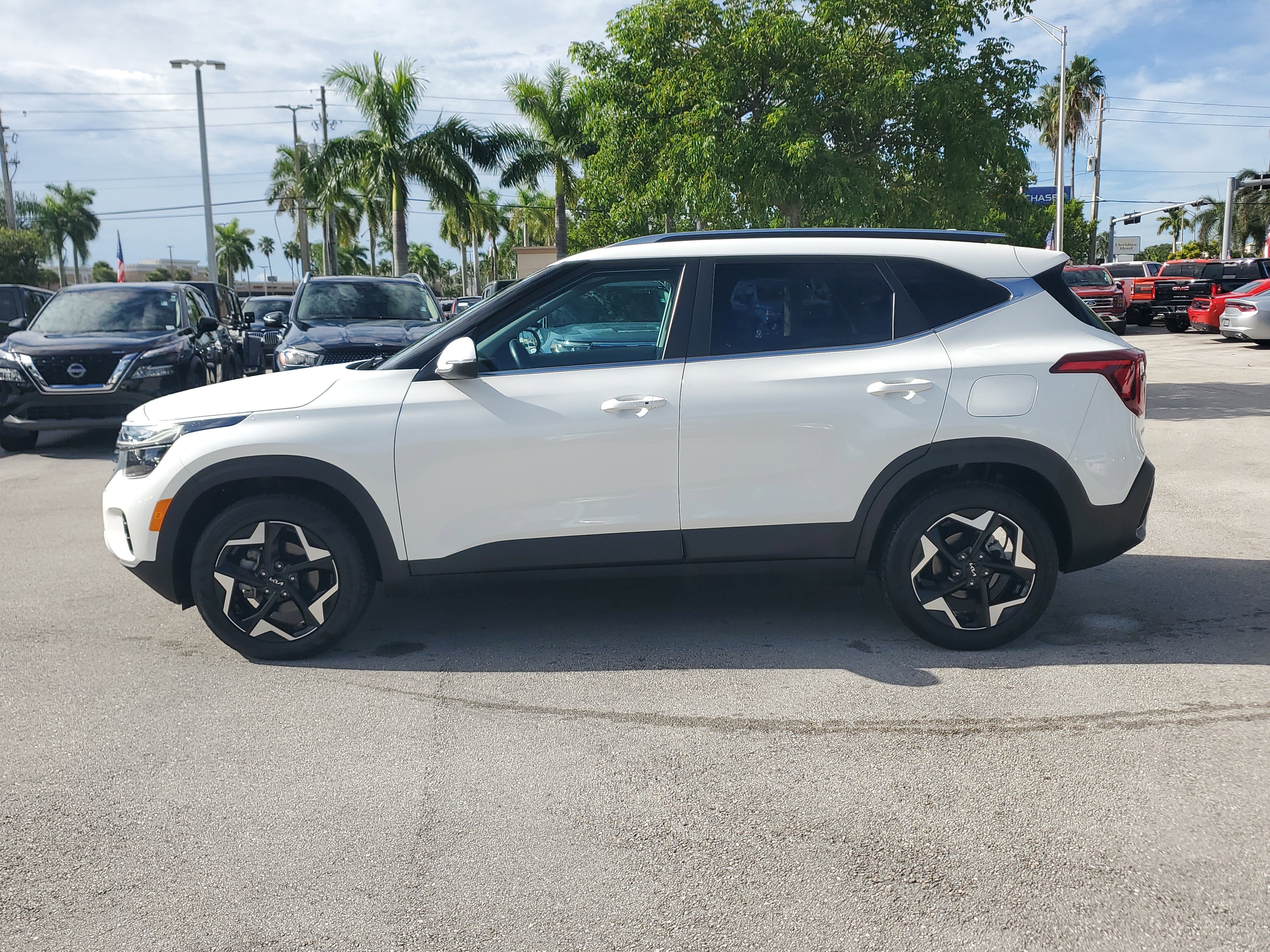 Used 2024 Kia Seltos EX image 7