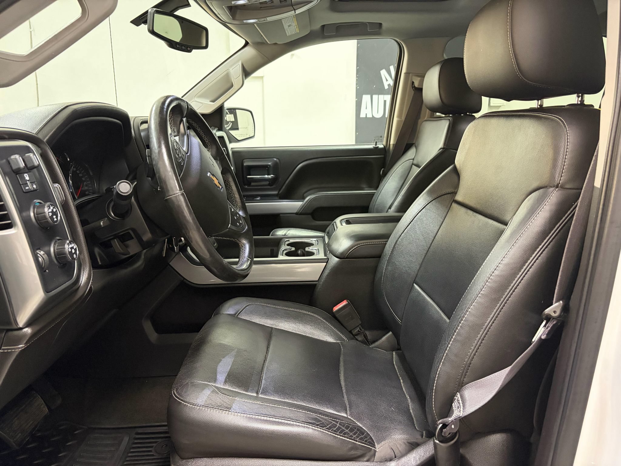 Used 2015 Chevrolet Silverado 1500 LTZ Z71 w/ LTZ Plus Package AWD/4WD image 19