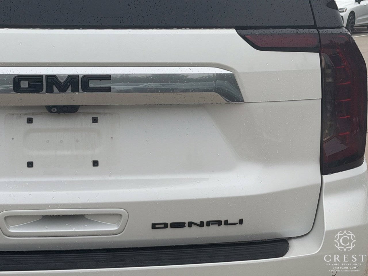 Used 2023 GMC Yukon Denali w/ Denali Reserve Package RWD image 8