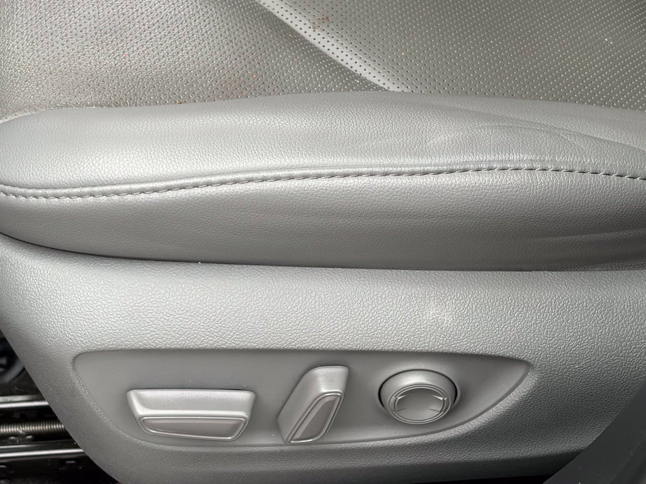 Used 2023 Toyota Highlander Platinum FWD image 5