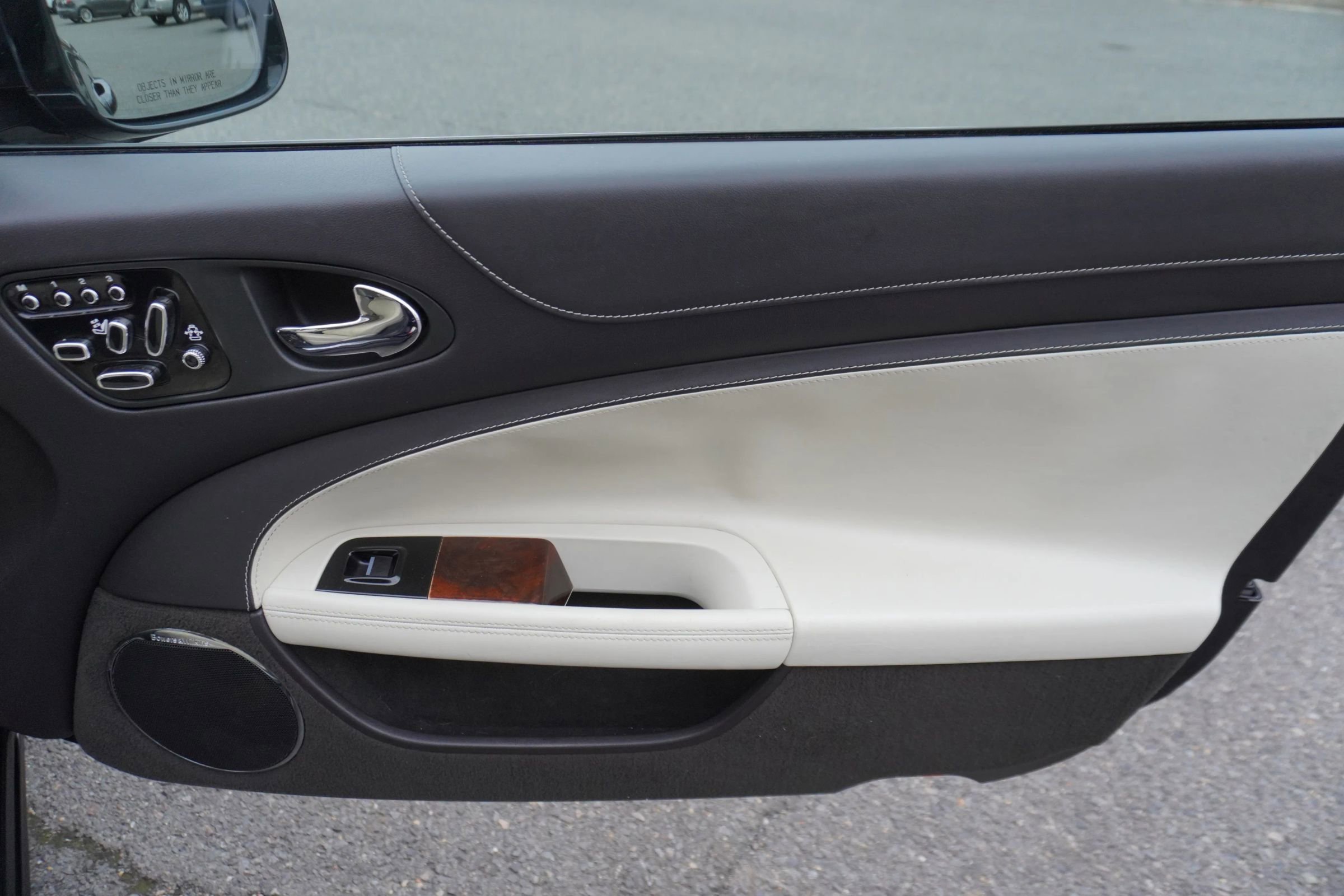 Used 2012 Jaguar XKR R image 27