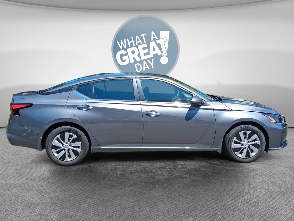 Used 2023 Nissan Altima 2.5 S FWD image 2