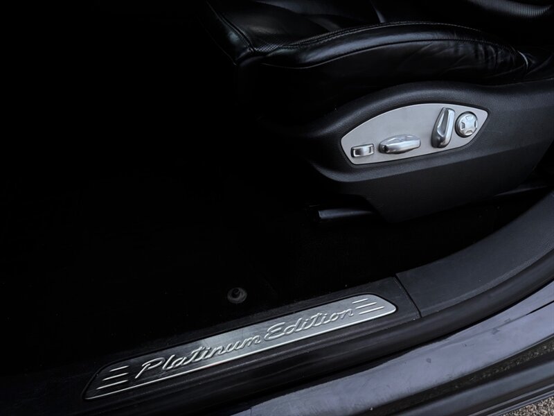 Used 2014 Porsche Cayenne Diesel Platinum Edition AWD/4WD image 32