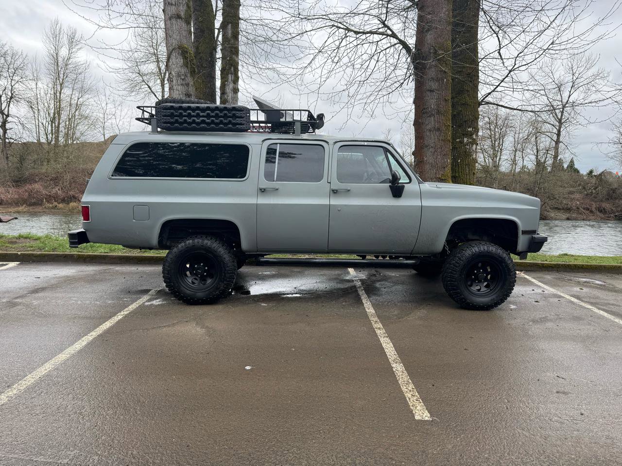 Used 1989 GMC Suburban 4WD image 2