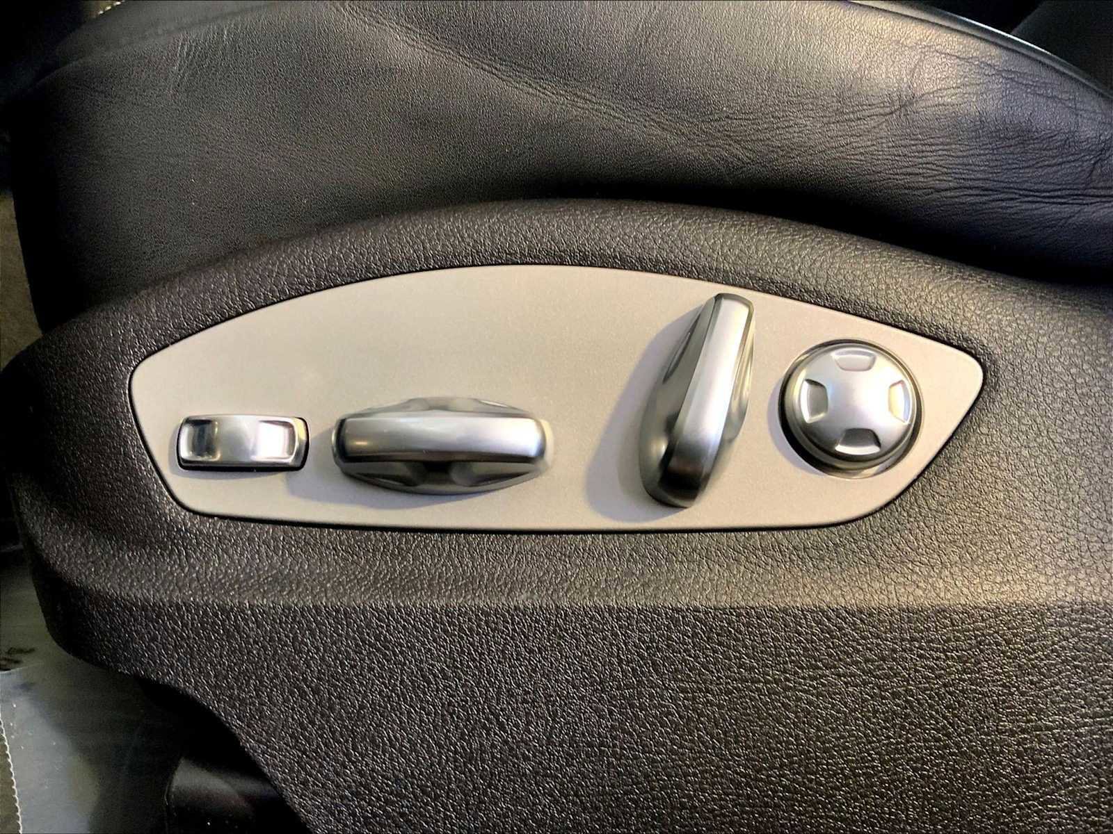 Certified 2024 Porsche Macan image 39