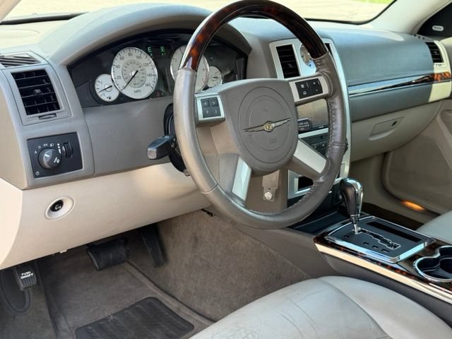 Used 2010 Chrysler 300 C RWD image 12