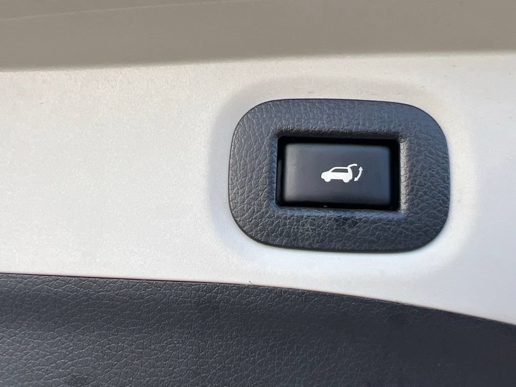 Used 2016 Nissan Rogue SV w/ SV Premium Package AWD/4WD image 19