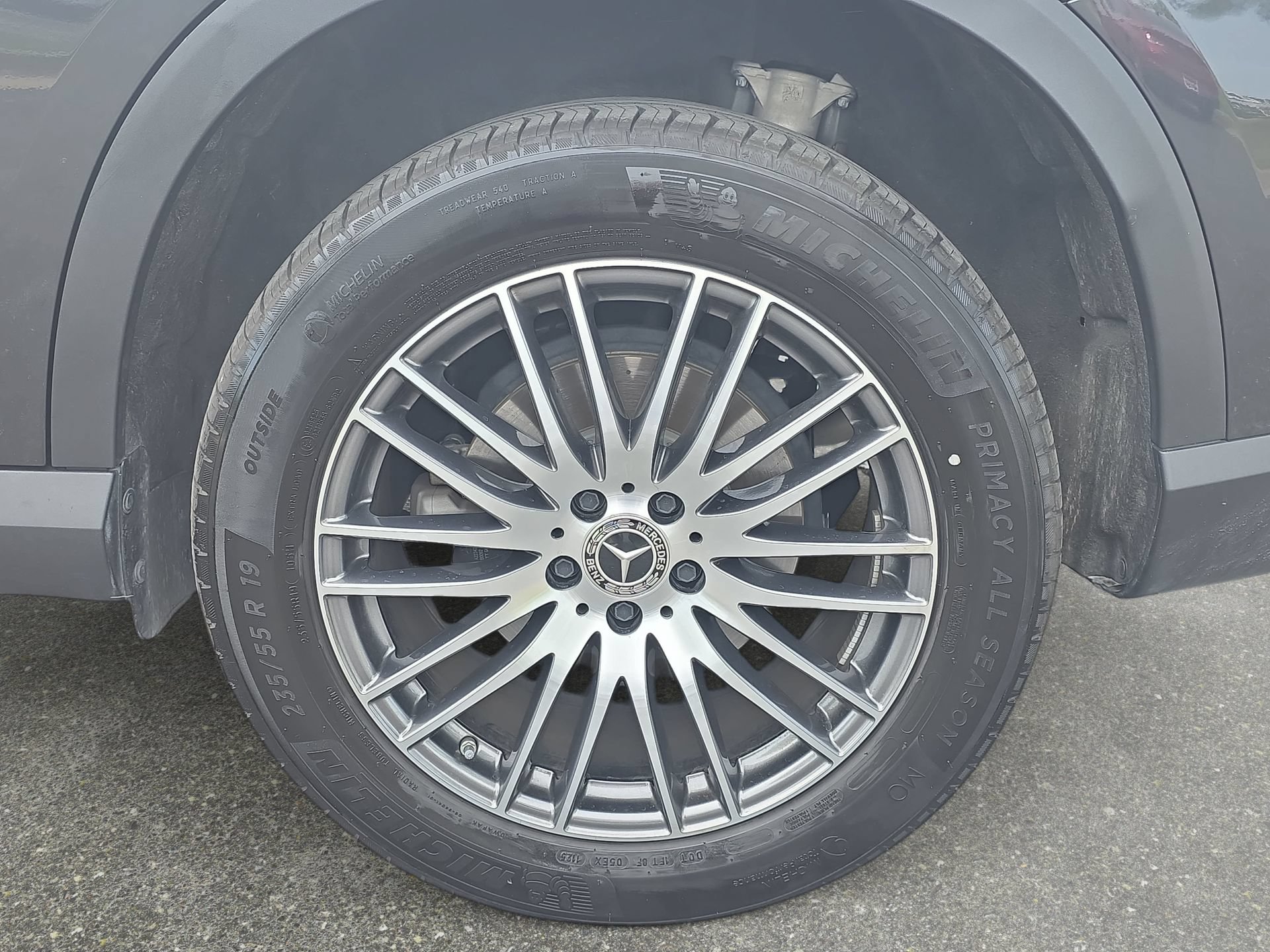 Used 2025 Mercedes-Benz GLC 300 4MATIC image 32