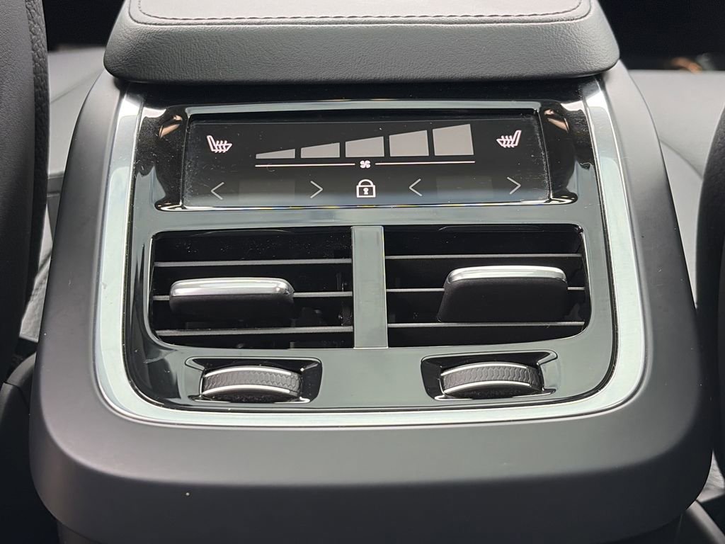 Used 2024 Volvo XC90 B5 Plus image 21
