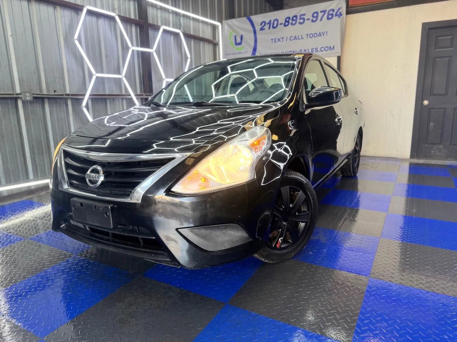 Used 2016 Nissan Versa SV image 10