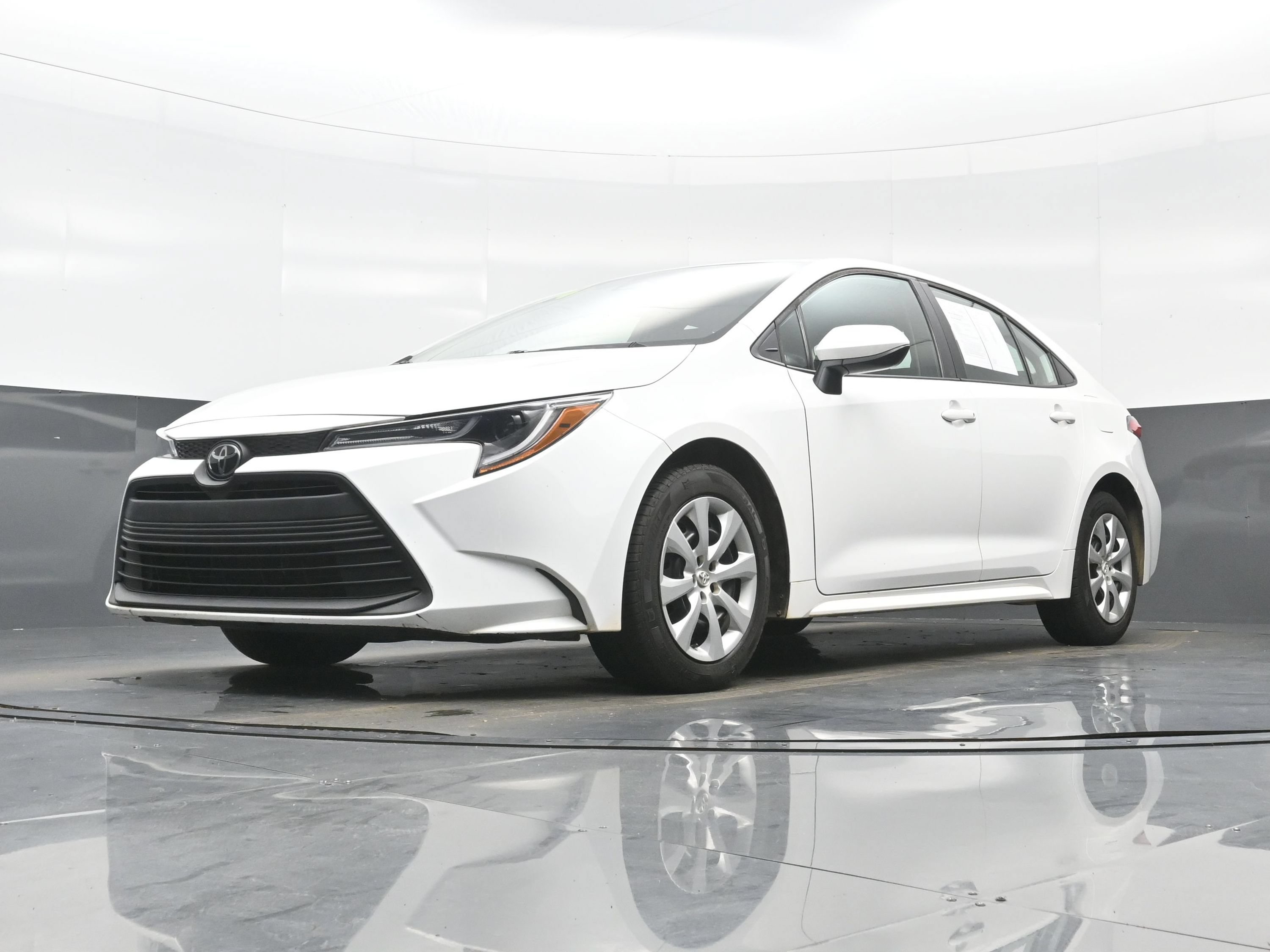 Used 2024 Toyota Corolla LE FWD image 24