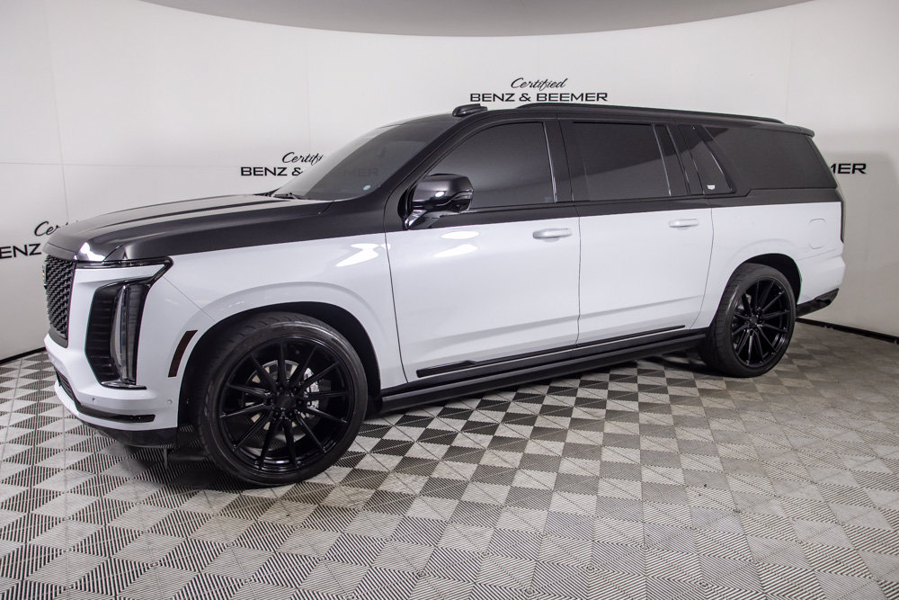 Used 2026 Cadillac Escalade ESV Sport w/ Touring Package AWD/4WD image 10