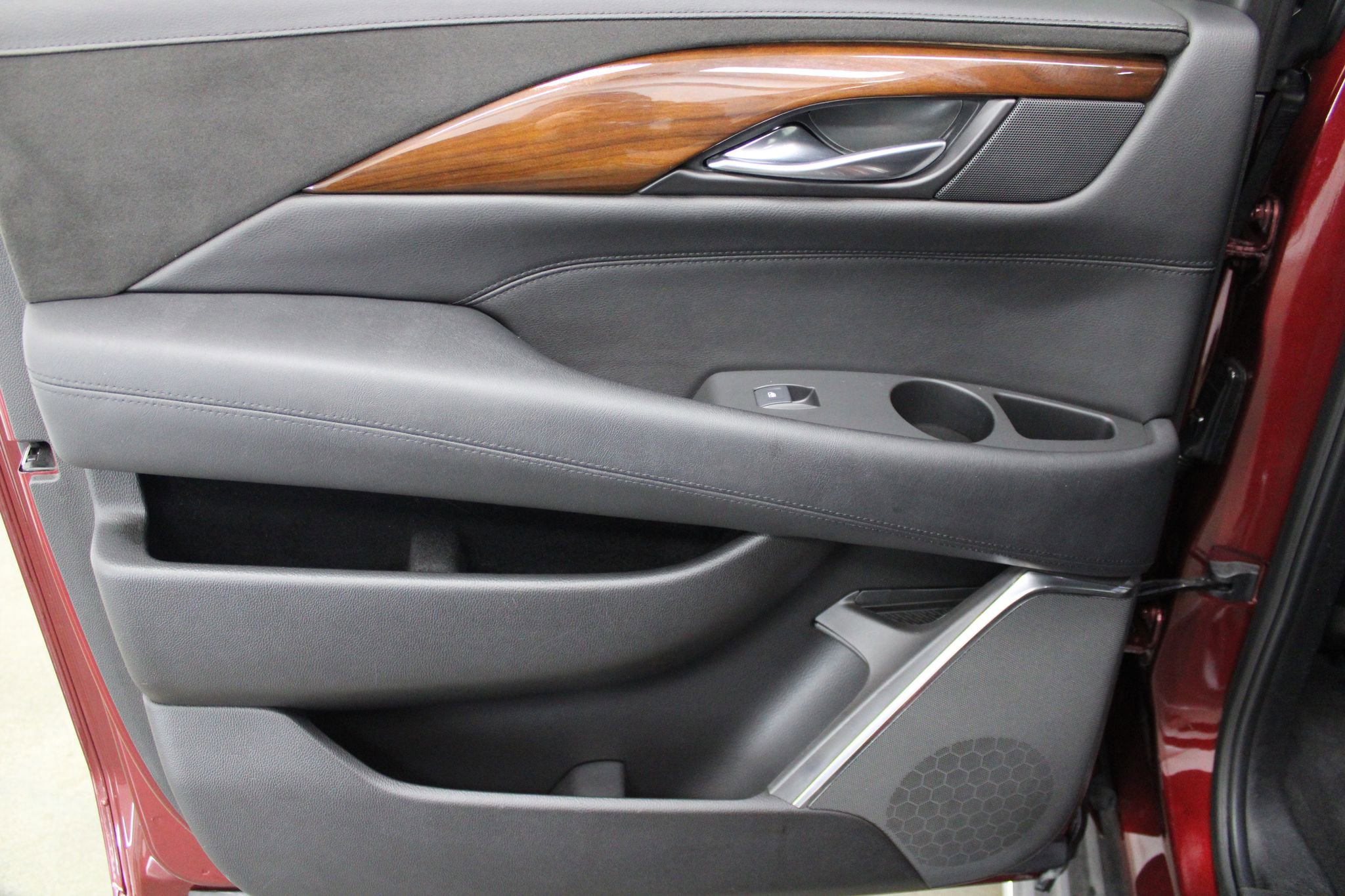 Used 2017 Cadillac Escalade ESV Luxury image 19