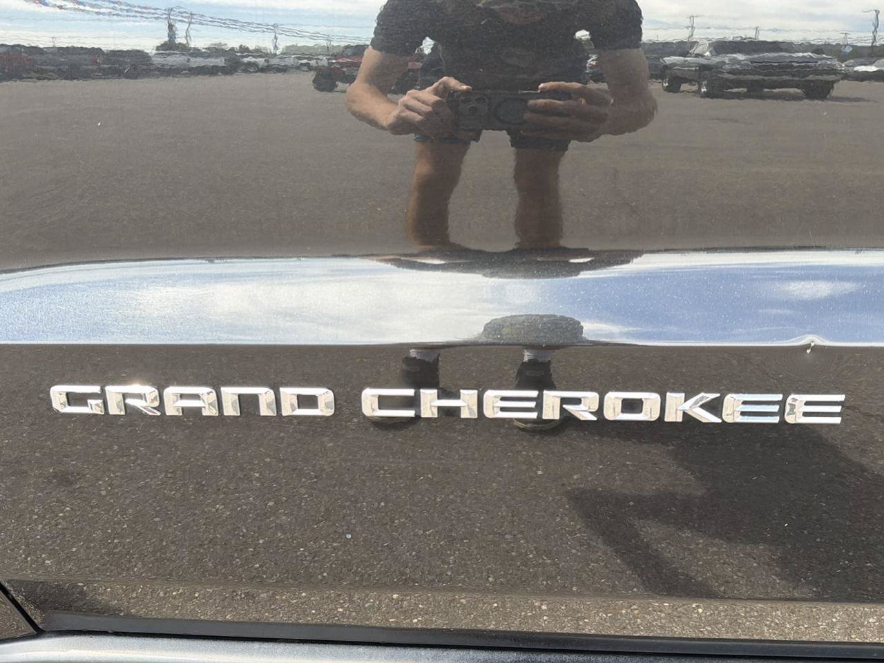 Used 2014 Jeep Grand Cherokee Limited w/ Trailer Tow Group IV AWD/4WD image 21