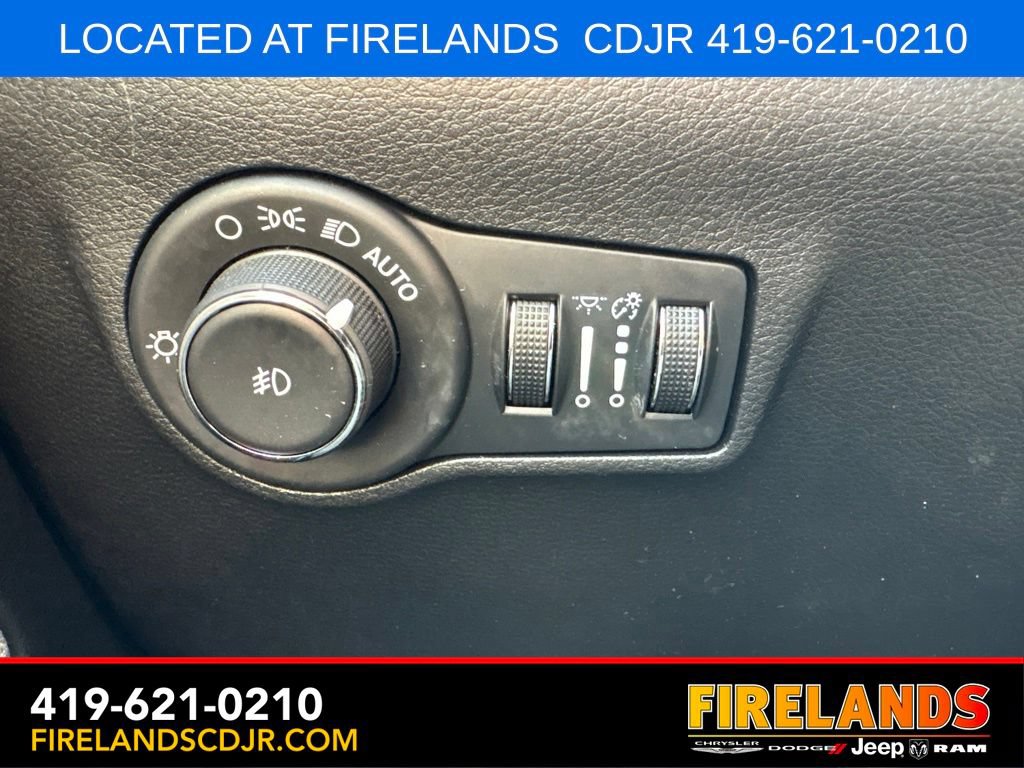 Used 2024 Jeep Compass Latitude w/ Sun and Sound Group AWD/4WD image 25