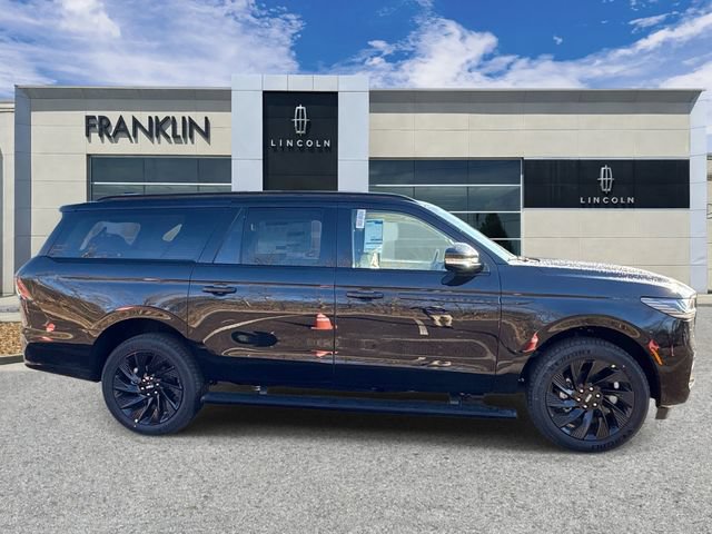 New 2026 Lincoln Navigator L Reserve w/ Jet Appearance Package AWD/4WD image 8