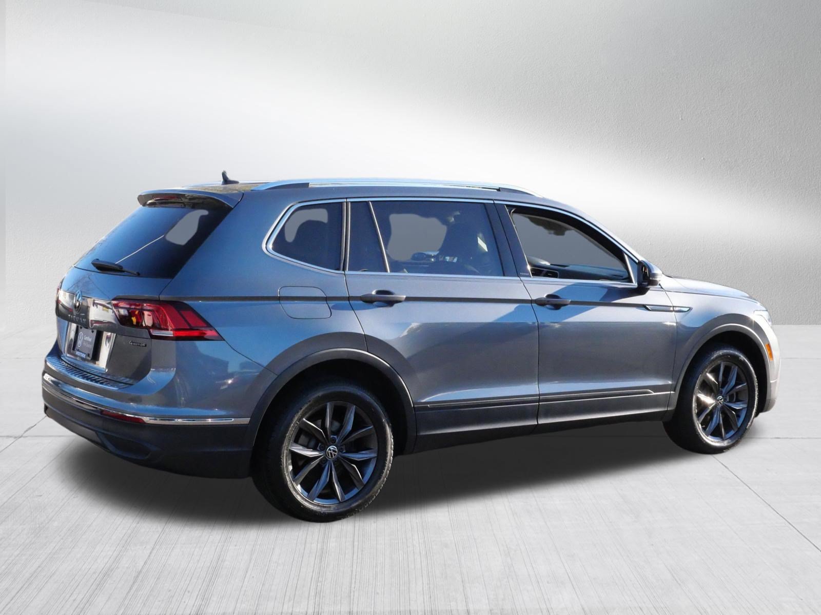 Certified 2023 Volkswagen Tiguan SE w/ Panoramic Sunroof Package AWD/4WD image 7
