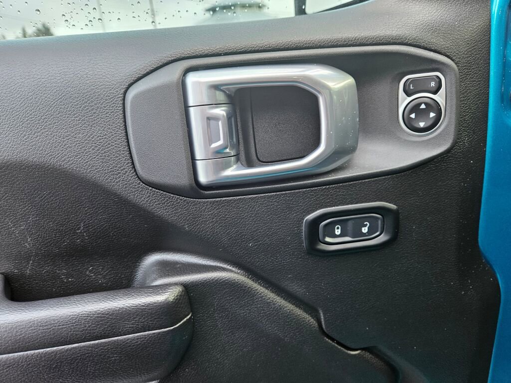 Used 2024 Jeep Wrangler Unlimited image 16