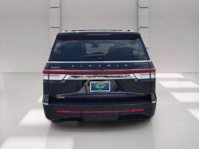 Used 2022 Lincoln Navigator Reserve RWD image 4