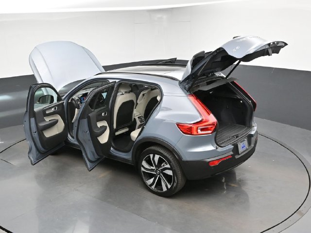 Used 2023 Volvo XC40 B5 Plus w/ Protection Package Premier AWD/4WD image 49