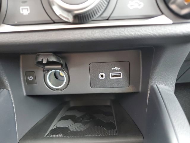 New 2025 Nissan Versa SV w/ Trunk Package FWD image 29