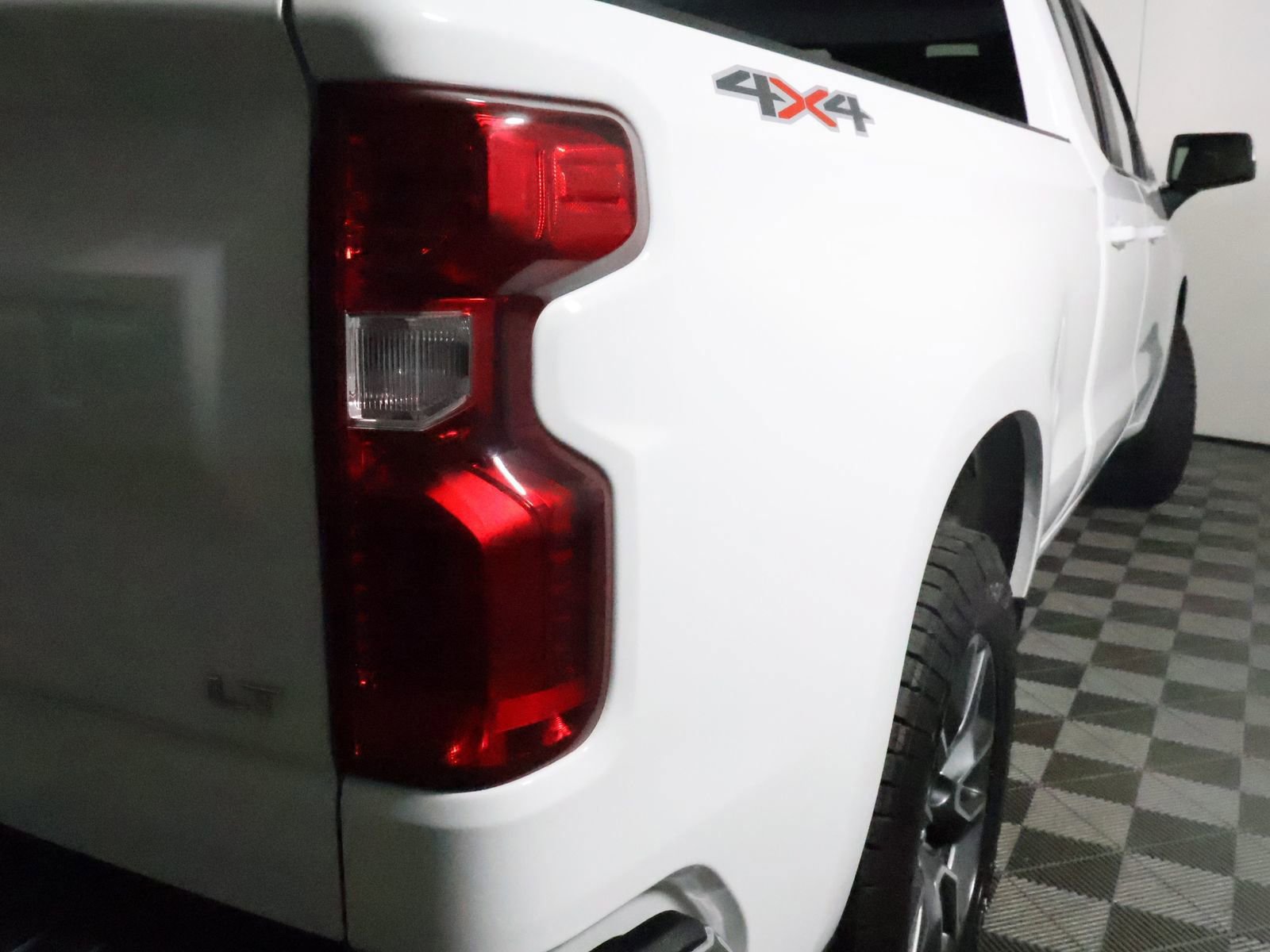 Used 2023 Chevrolet Silverado 1500 LT image 10