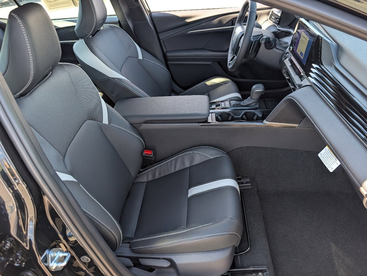 Used 2026 Toyota Camry SE image 8