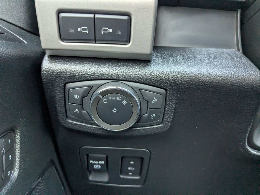Used 2019 Ford F150 Lariat w/ Equipment Group 502A Luxury AWD/4WD image 28