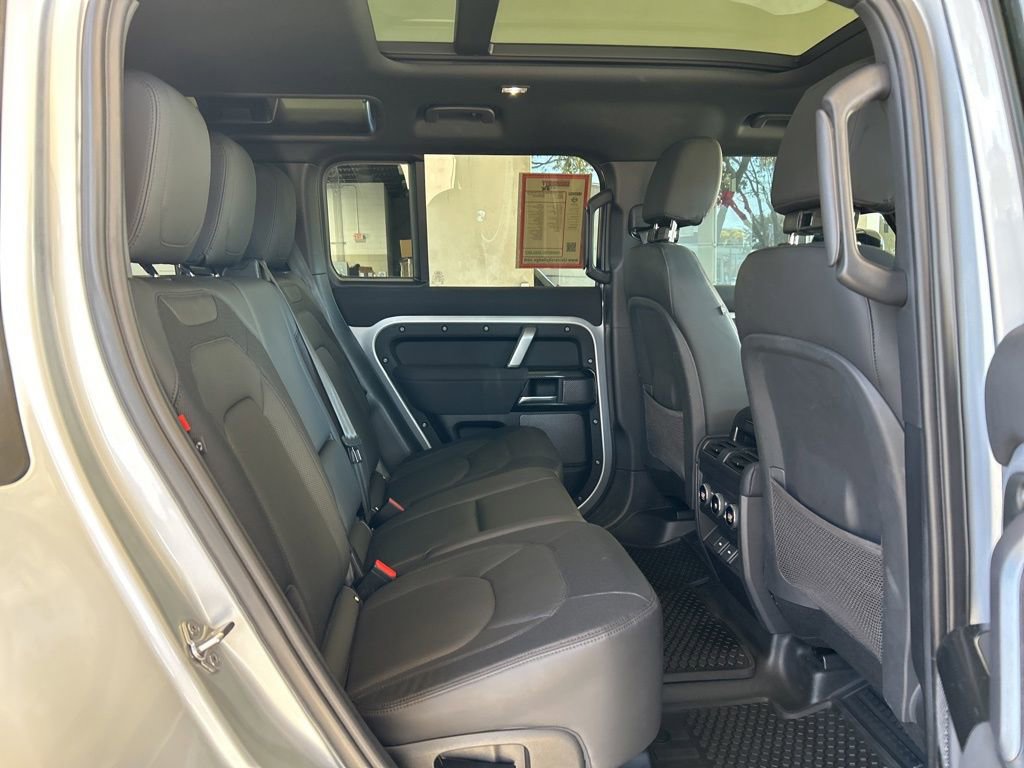 Used 2023 Land Rover Defender 110 X-Dynamic SE image 36