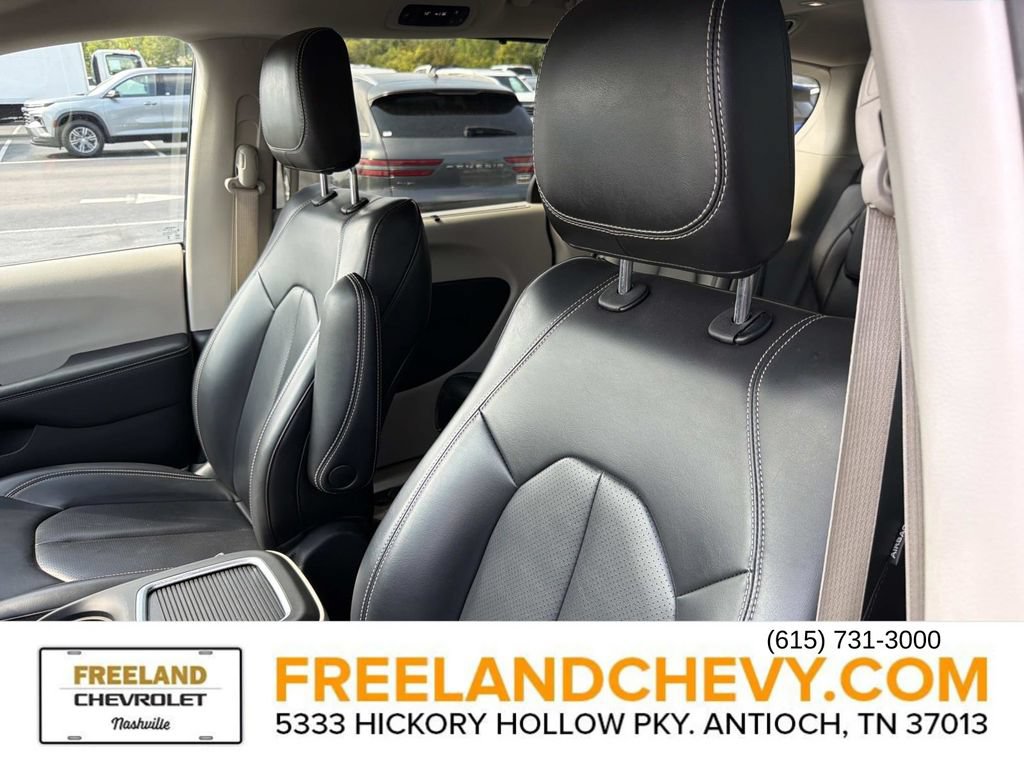 Used 2023 Chrysler Pacifica Touring-L FWD image 24