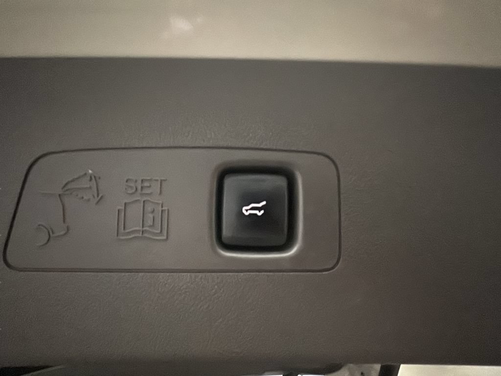 Used 2021 Lincoln Corsair AWD w/ Sport Package image 23