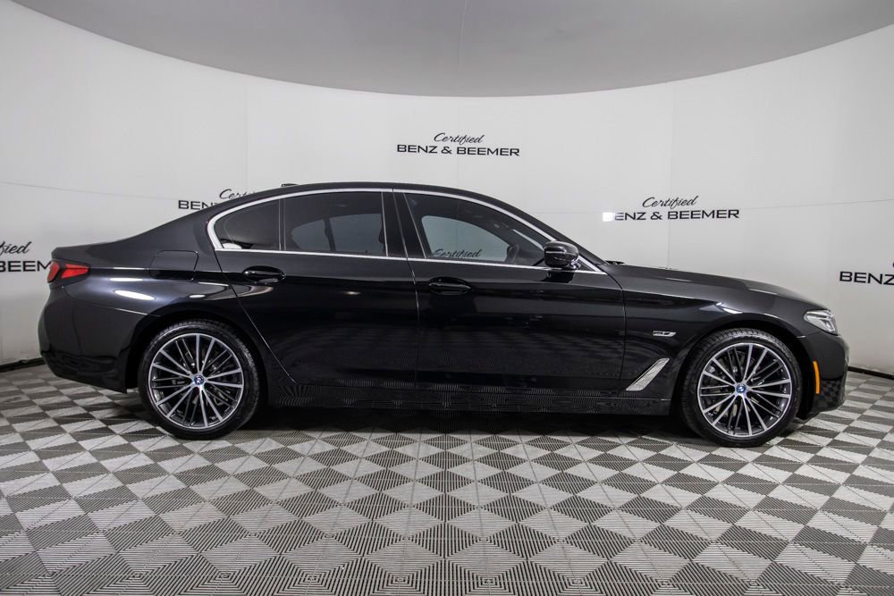 Used 2023 BMW 530e w/ Executive Package image 22