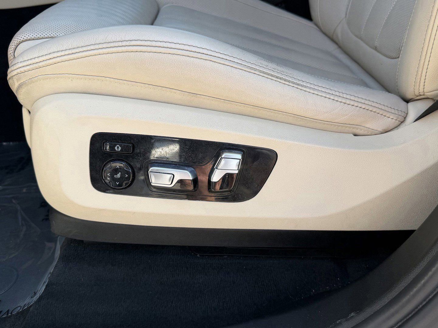 Used 2021 BMW X7 xDrive40i w/ Premium Package 2 AWD/4WD image 25