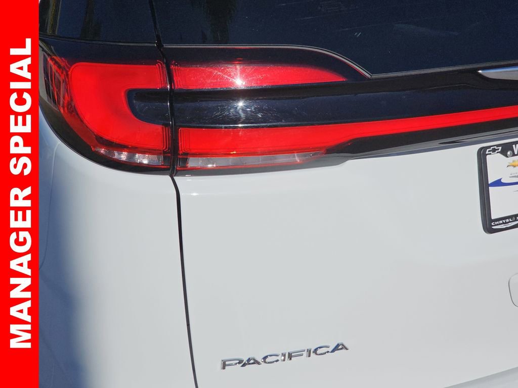 Used 2024 Chrysler Pacifica Touring-L image 40