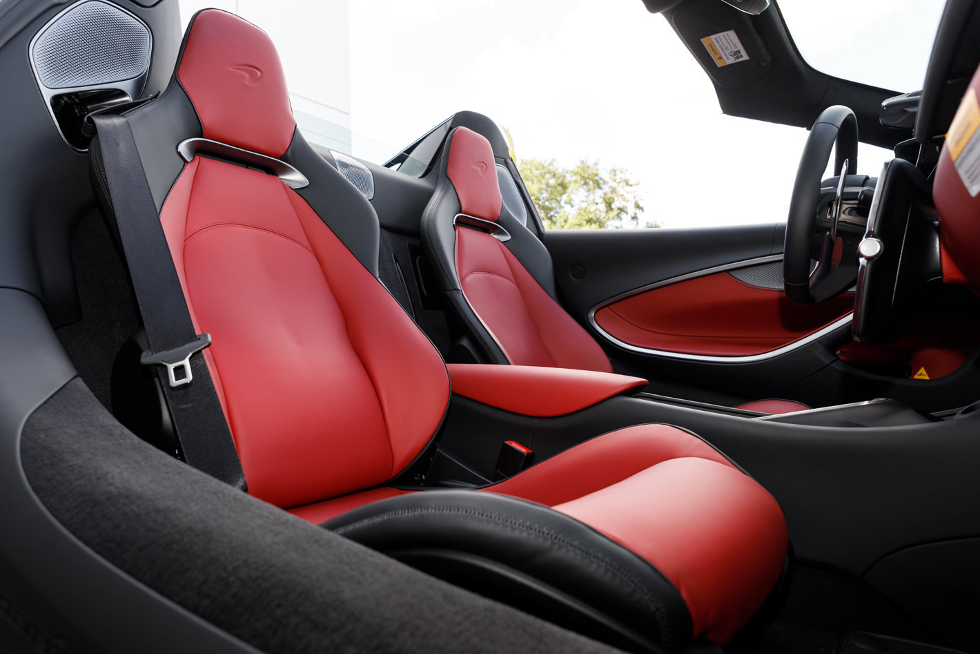 Used 2026 McLaren Artura Spider RWD image 38