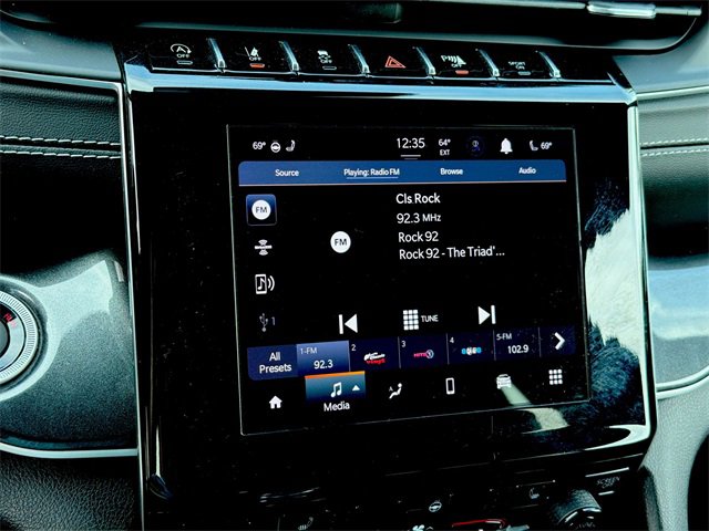 Used 2023 Jeep Grand Cherokee Altitude image 24