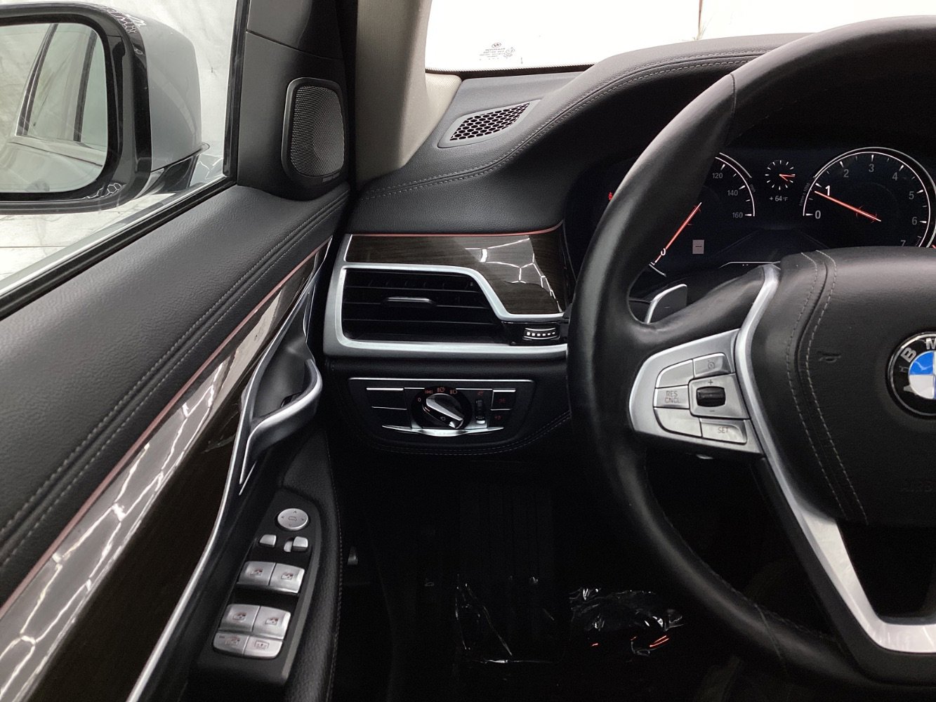 Used 2019 BMW 740i xDrive image 33