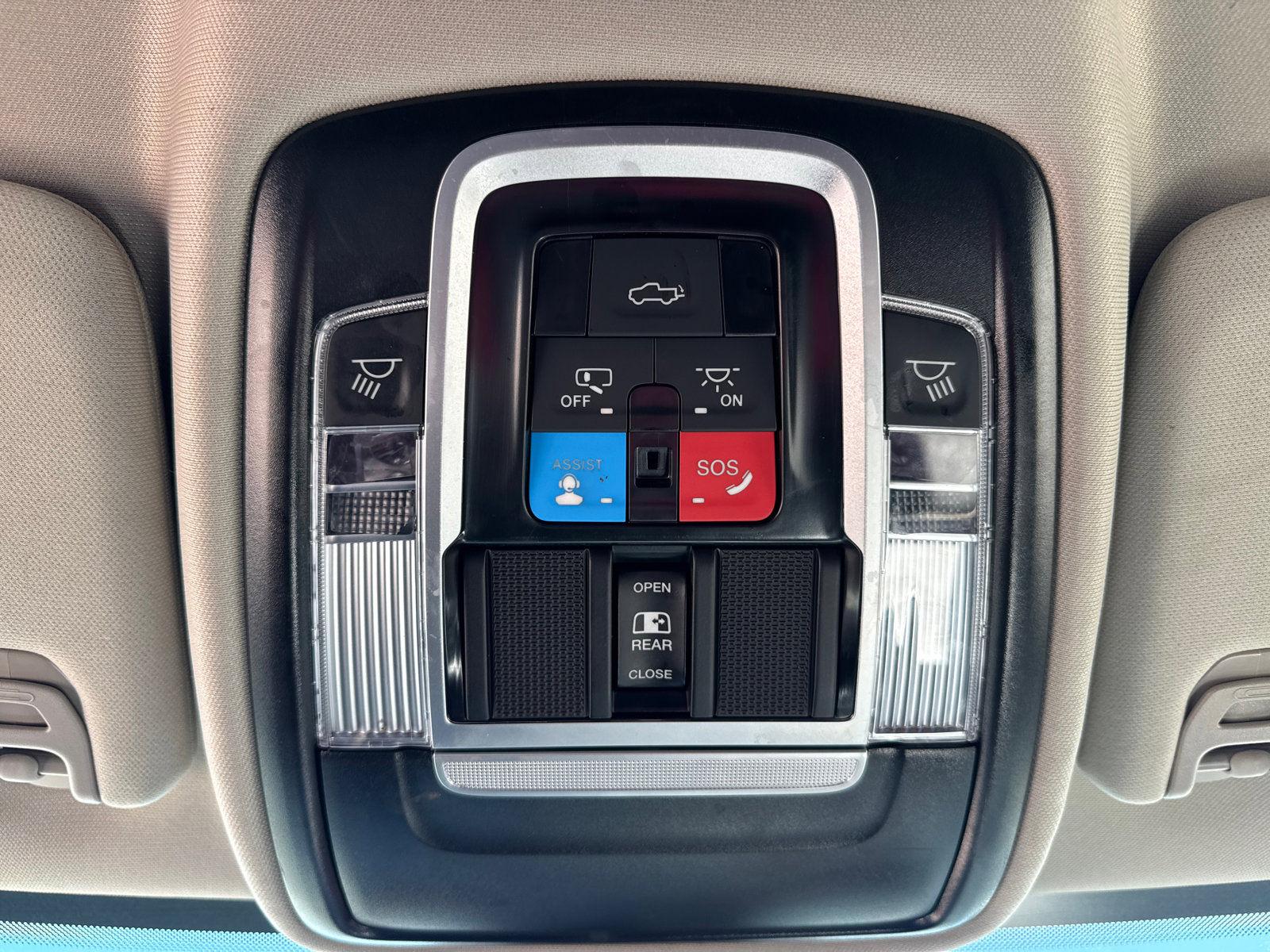 Used 2024 RAM 2500 Laramie AWD/4WD image 11