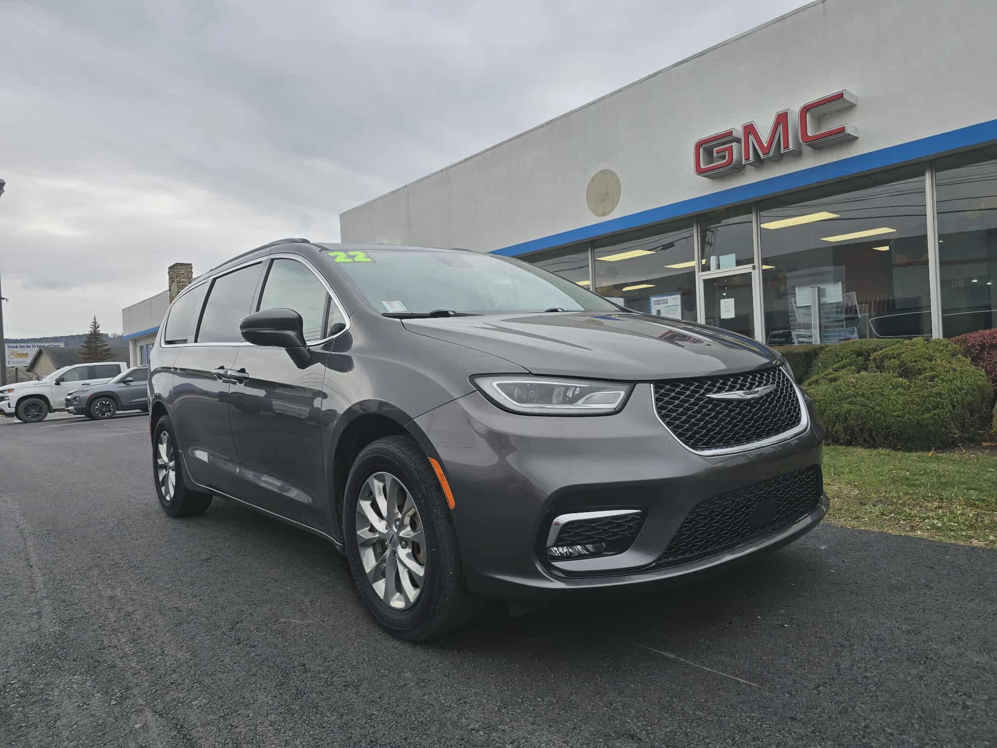 Used 2022 Chrysler Pacifica Touring-L
