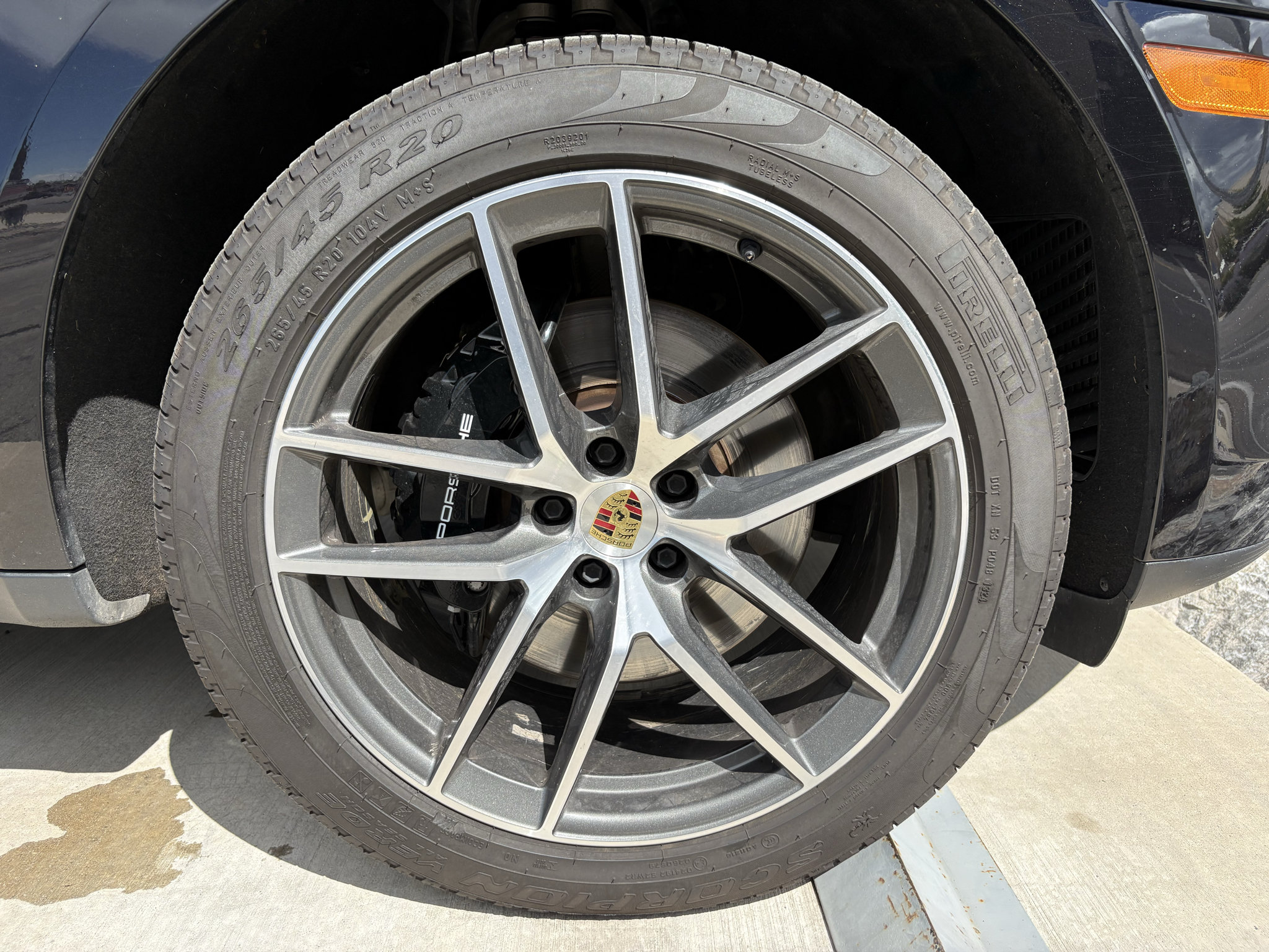 Used 2024 Porsche Macan S AWD/4WD image 3
