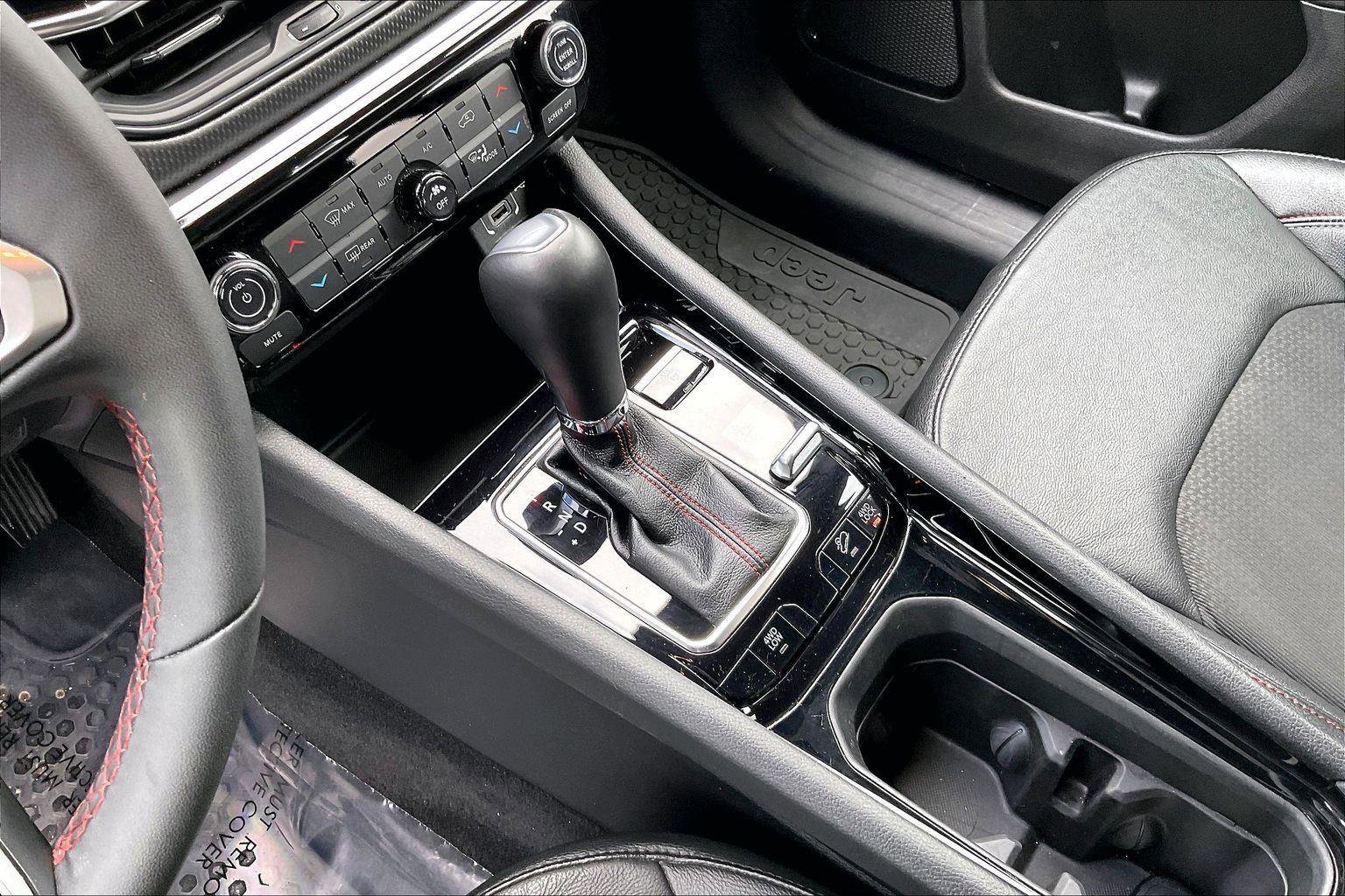 Used 2024 Jeep Compass Trailhawk image 16