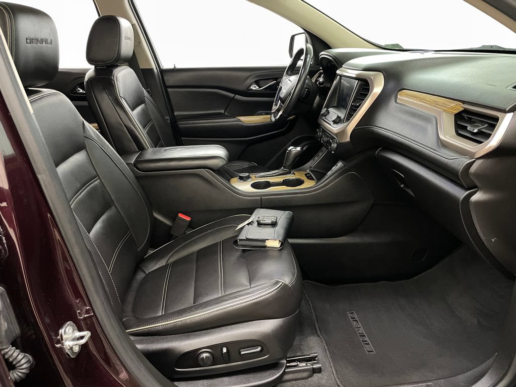Used 2017 GMC Acadia Denali w/ Technology Package FWD image 40