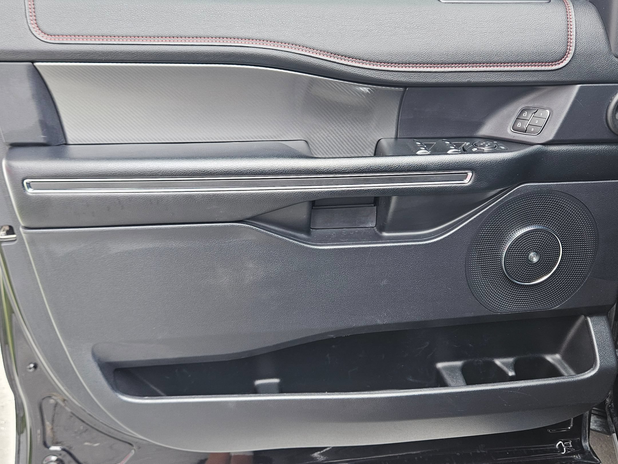 Used 2019 Ford Expedition Limited w/ Equipment Group 303A AWD/4WD image 17